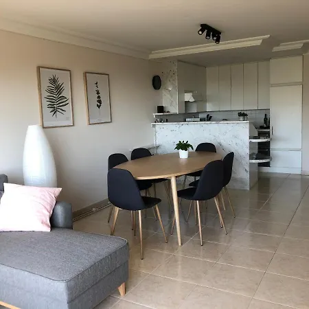 Ruim 3 Slaapkamerappartement Vlakbij Het
